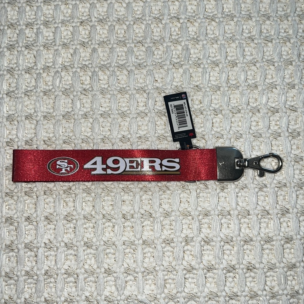 NWT NFL San Francisco 49ers Loop Keyring - Picture 1 of 2